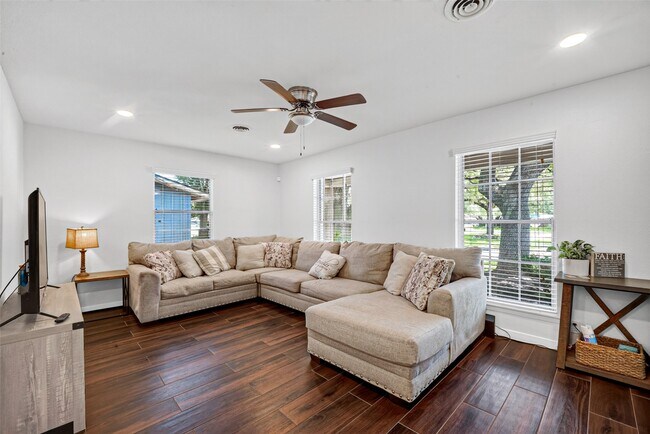 Foto del edificio - 10263 Old Orchard Rd