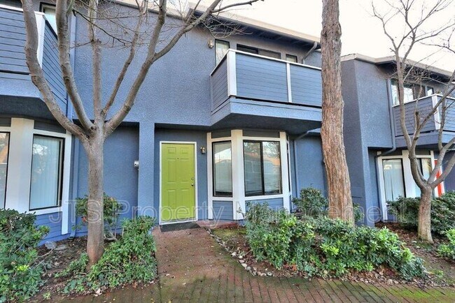 Foto del edificio - 5822 Alorn Ln