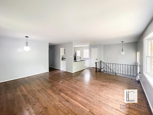 Foto del edificio - 223 46th St NE