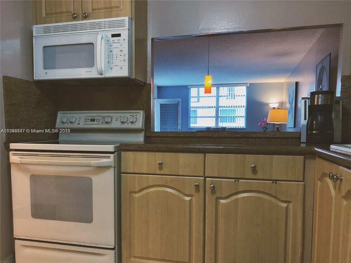 Foto principal - 1849 S Ocean Dr