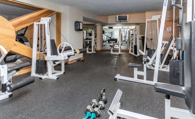 Gimnasio en el lugar - 2222 Detroit Ave