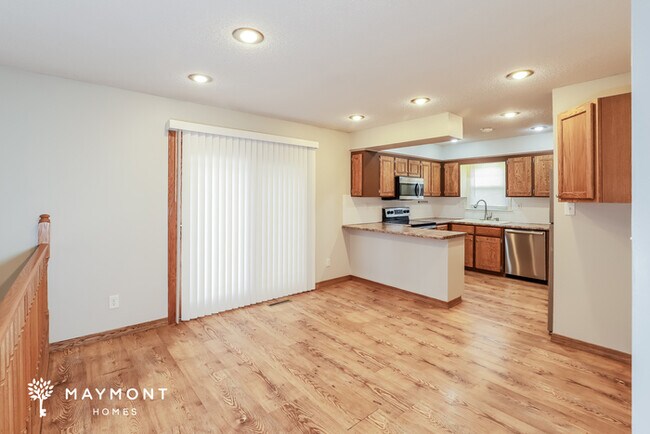 Building Photo - 9732 NW Overhill Dr