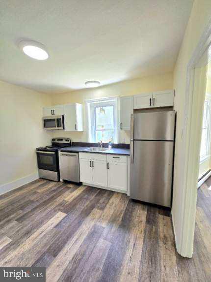 Building Photo - 825 Maple Ave