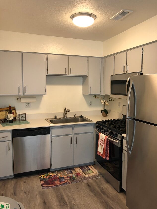 Stainless appliances and Quartz countertops - 8508 Marquette Ave NE