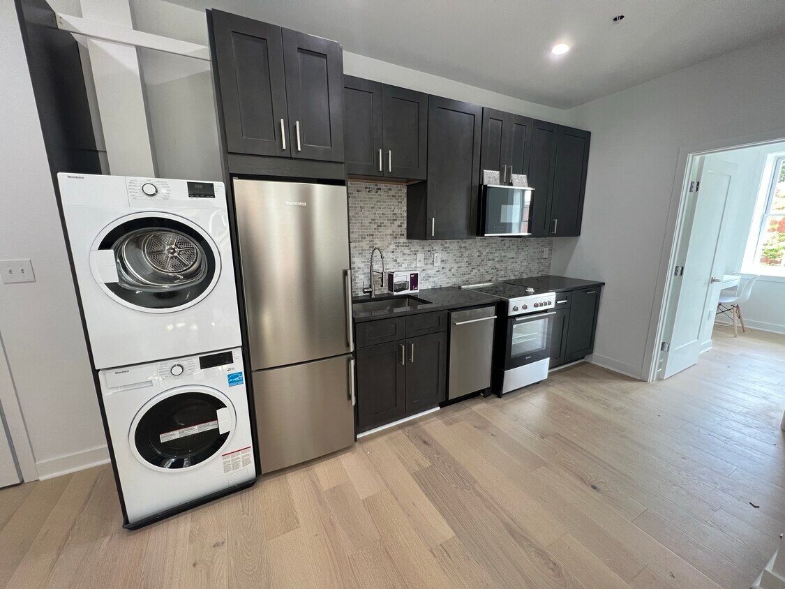 Foto principal - 1234 34th St NW
