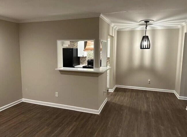 Foto del edificio - 3125 Colonial Way, Unit S
