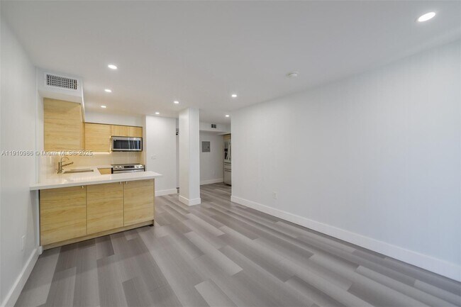 Foto del edificio - 1800 NW 24th Ave