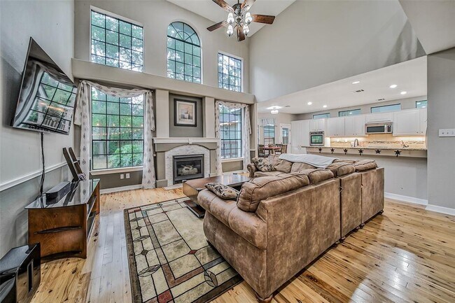 Foto del edificio - 66 Mystic Lake Cir