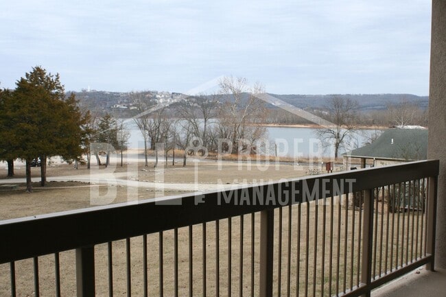 Foto del edificio - Lake Front! 2 Bedroom Condo in Hollister