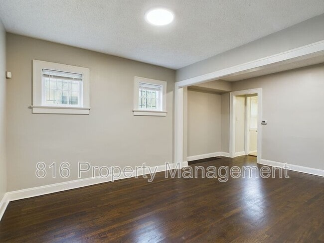 Building Photo - 3032 Elmwood Ave