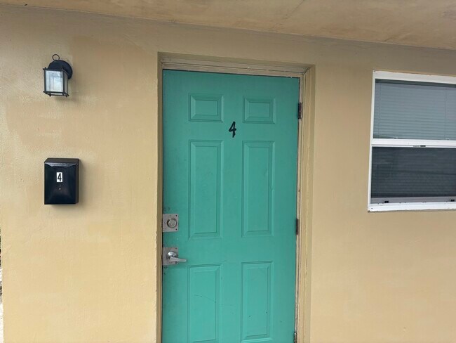 Foto del edificio - 227 Blue Heron Blvd W