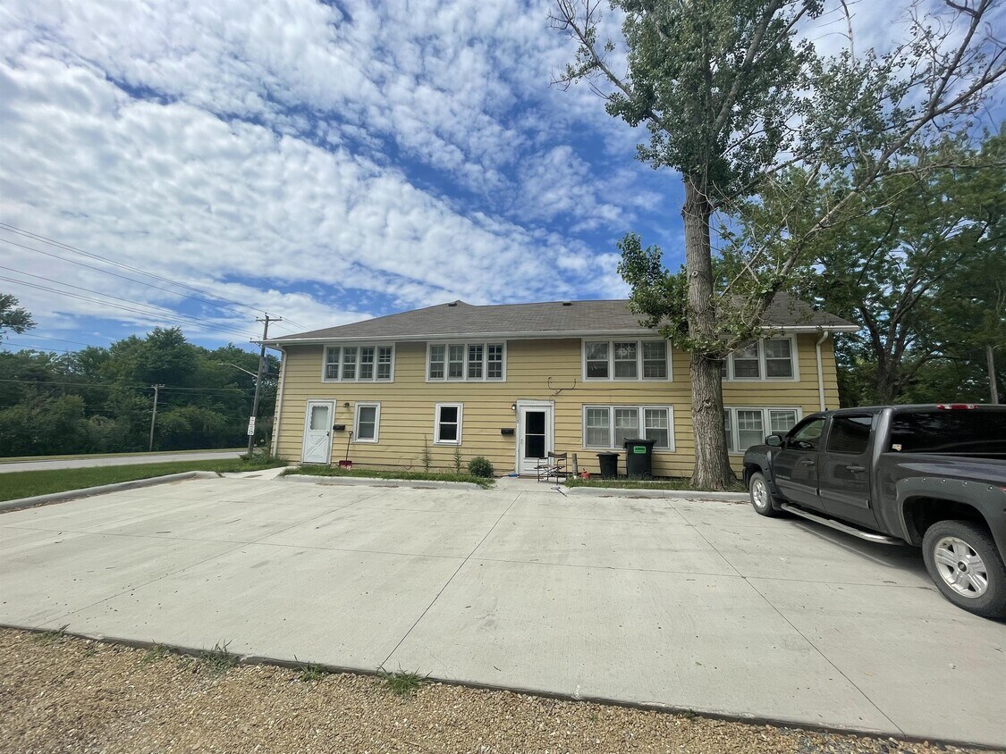 2006 Grand Ave Unit 1, Ames, IA 50010 Apartment for Rent in Ames, IA