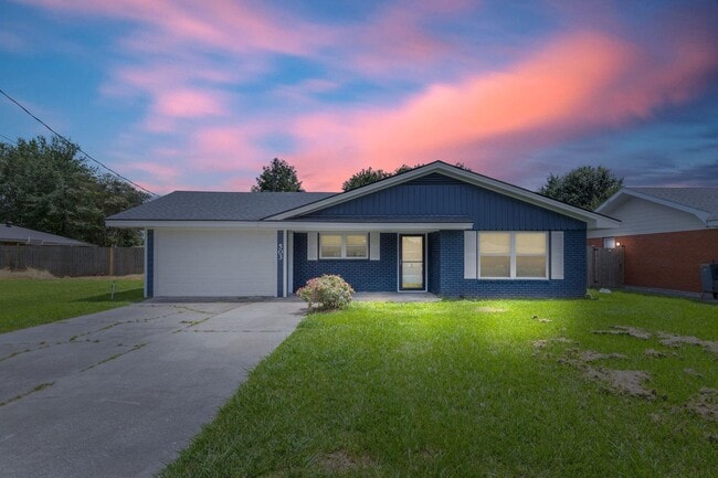 Building Photo - 503 Hickok St