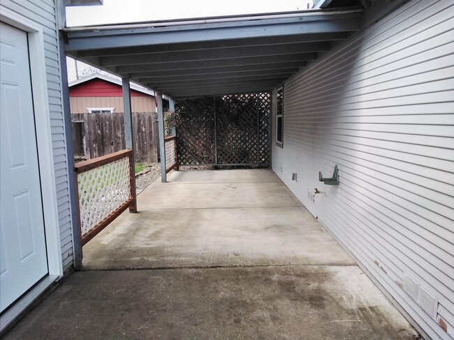 Building Photo - 1125 W Brown Ave