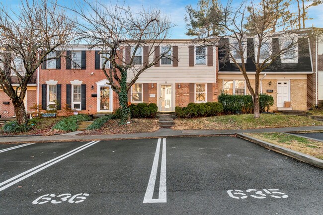 Building Photo - Great 3 BR 2.5 BA Townhome in Gaithersburg