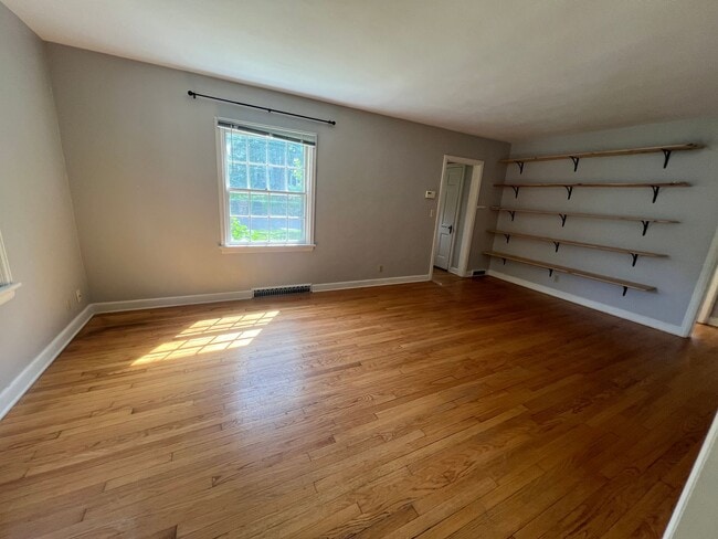Building Photo - 4003 Drexel Ave