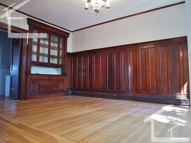 Foto del edificio - Unique BU Apartment For you 9/1/26