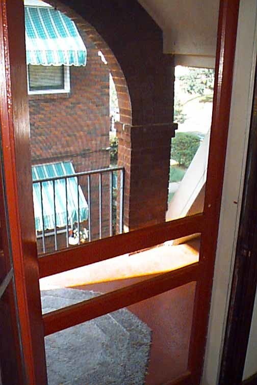 Veranda de LR - 330 S Aiken Ave