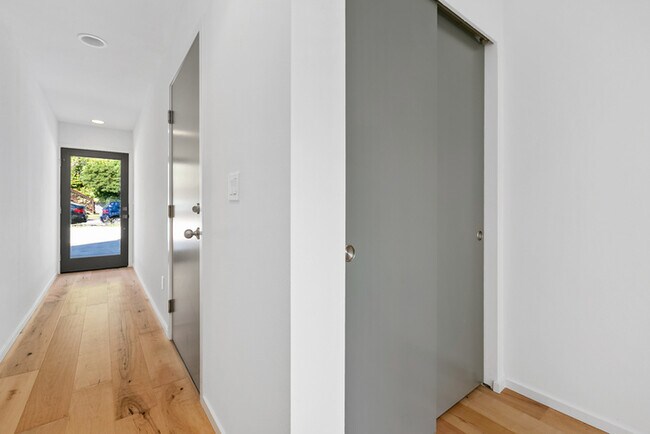 Foto del edificio - AIR CONDITIONED "Built Green" Townhome in ...