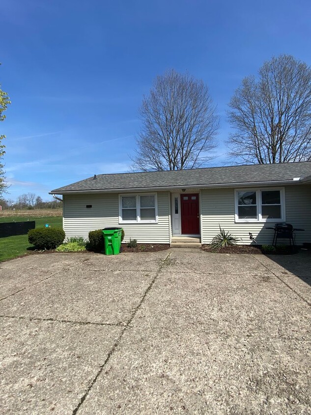 Foto principal - 939-941 Schrock Road
