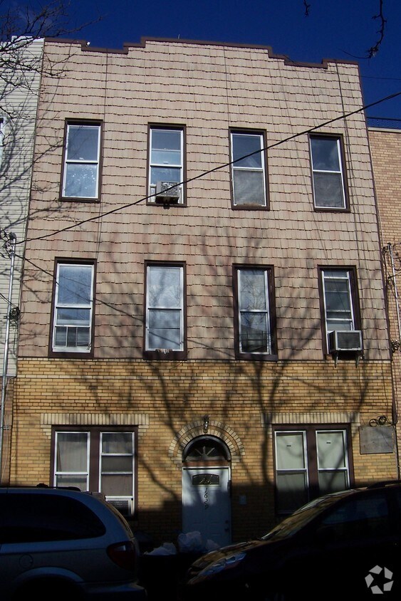 Primary Photo - 16-29 Summerfield St