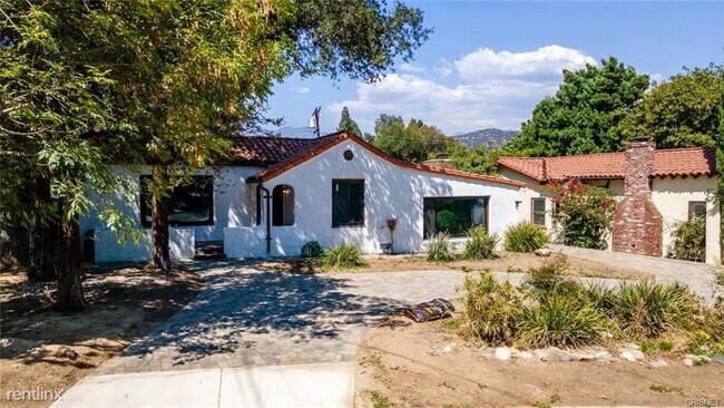 Building Photo - 4 br, 3 bath House - 1541 Hillside Dr