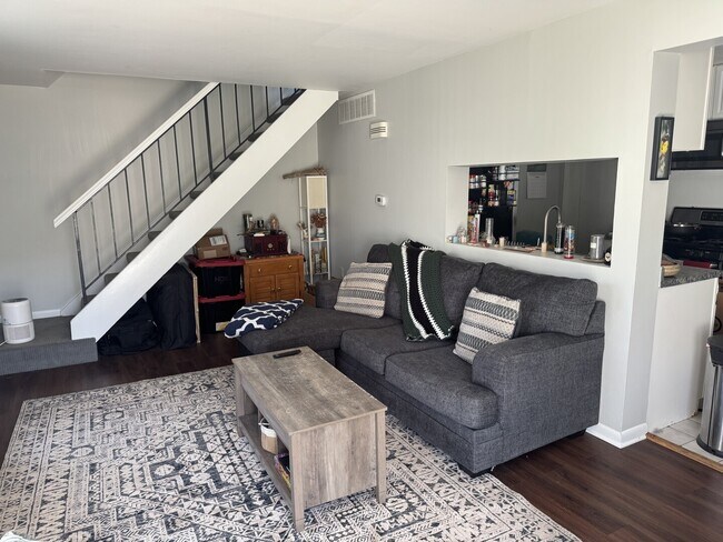 Foto del edificio - 362 Farmington Ln
