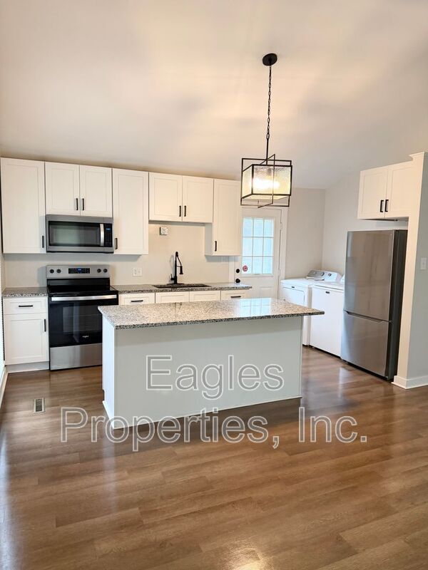 Building Photo - 1205 Simpson St