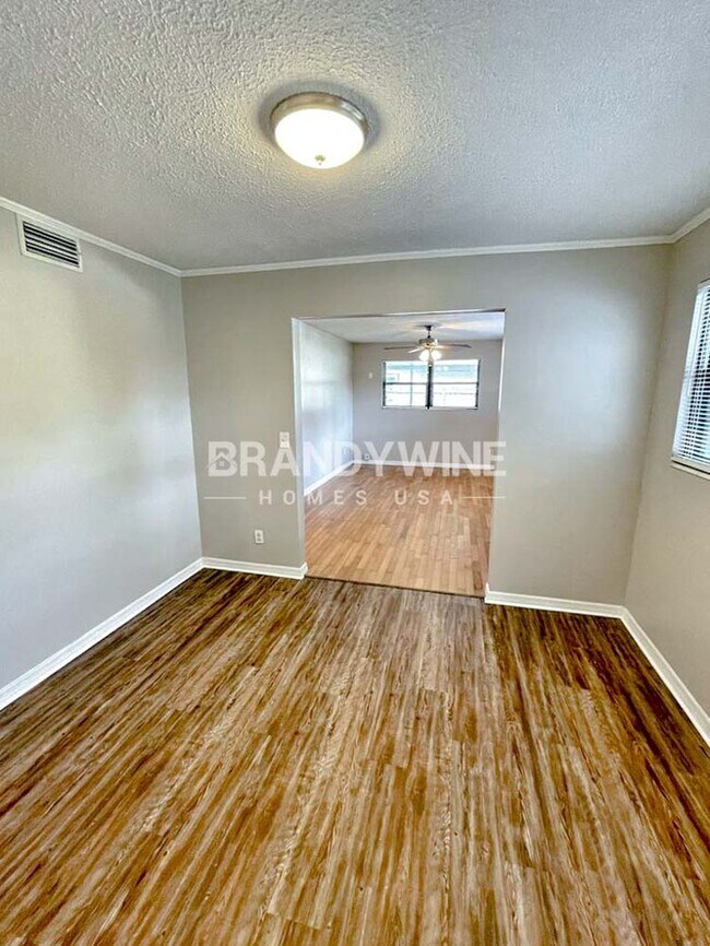 Building Photo - 6642 Lucente Dr