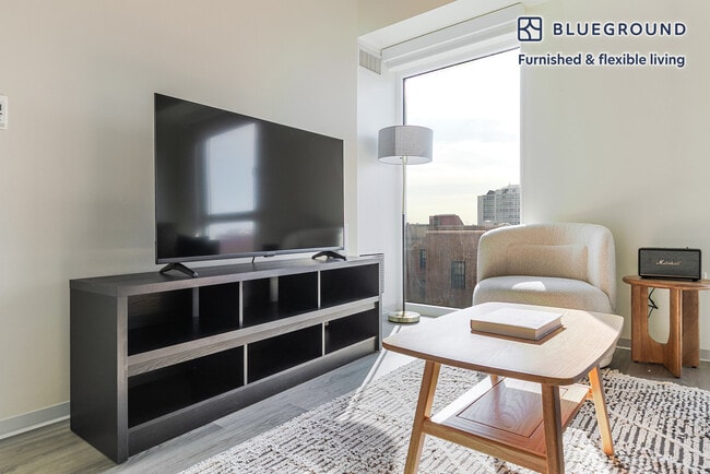 Building Photo - 343 W Schiller St