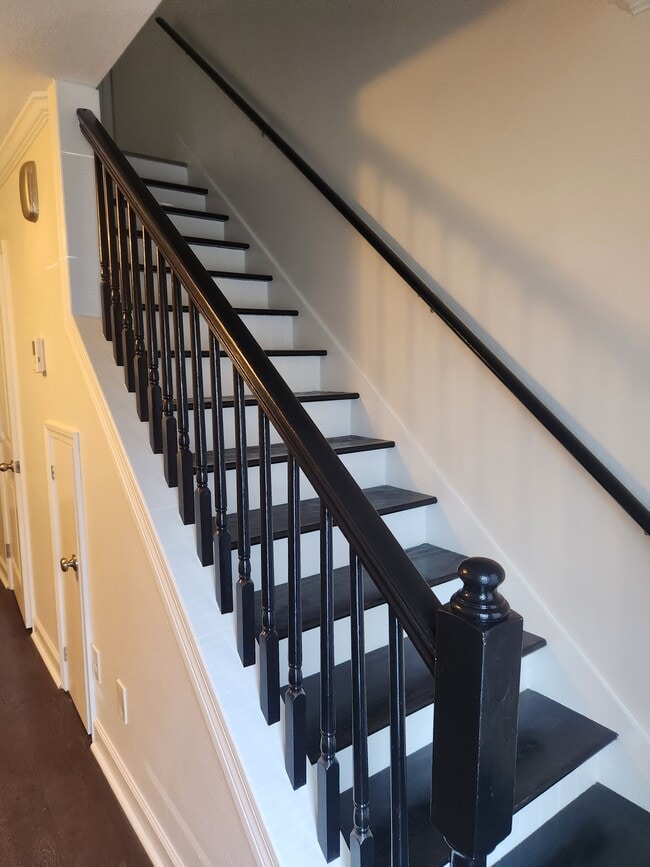 Building Photo - 434 Longwood Ct