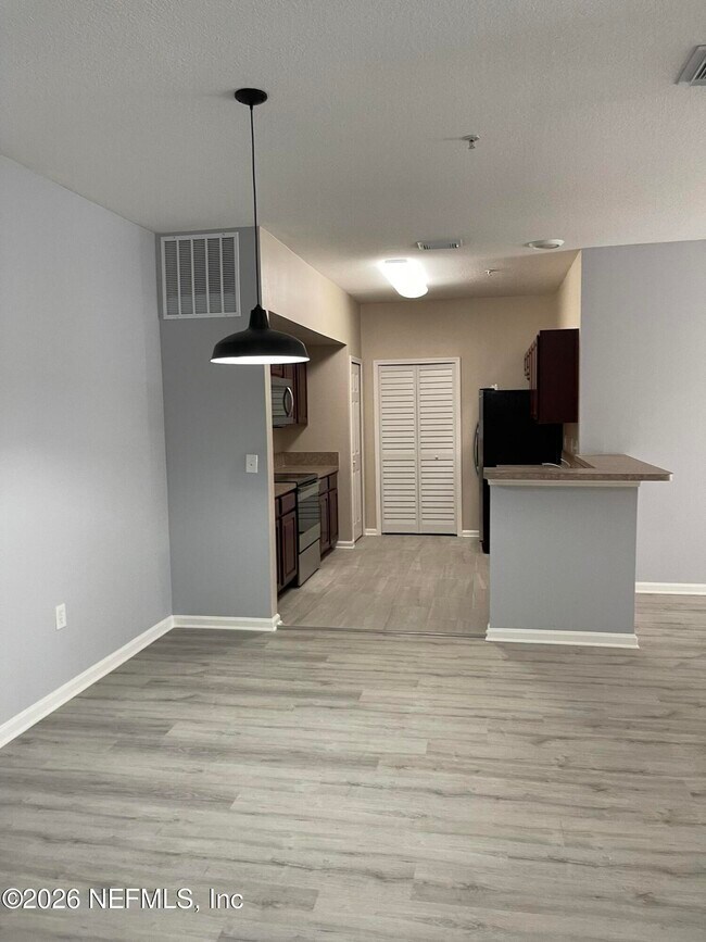 Foto del edificio - 6984 Ortega Woods Dr