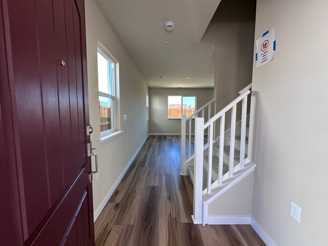 Building Photo - 450 Peppercorn Dr