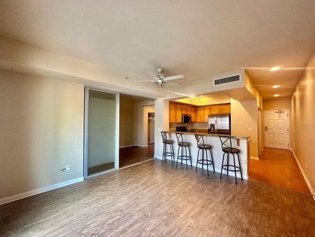 Building Photo - Delightful And Quiet Junior 1 BD Condo In ...