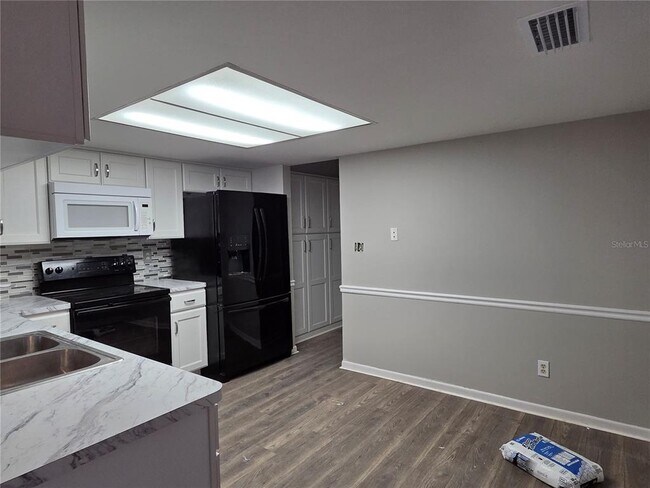 Building Photo - 7005 Pin Cherry Ln