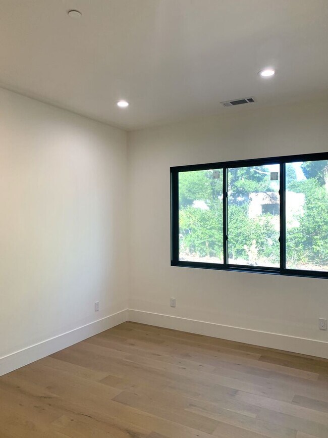 Foto del edificio - Bright, Modern & Beautiful – 3BR Home in M...