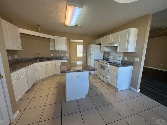 Building Photo - 2028 Coral Reef Rd