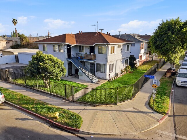 Foto del edificio - 7932 Brimfield Ave