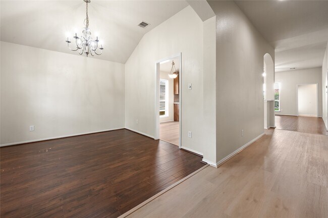 Foto del edificio - 2822 Lakecrest Forest Dr