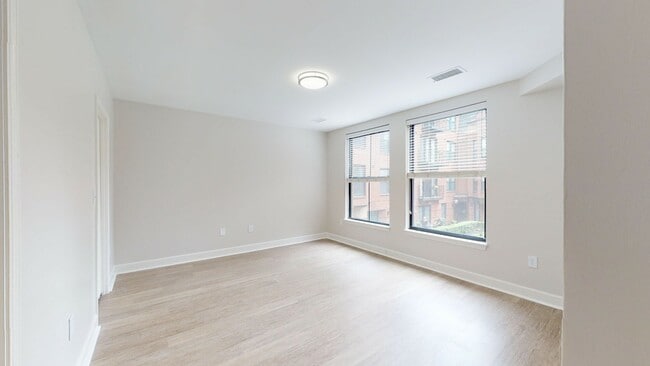 Building Photo - 7 Harcourt St