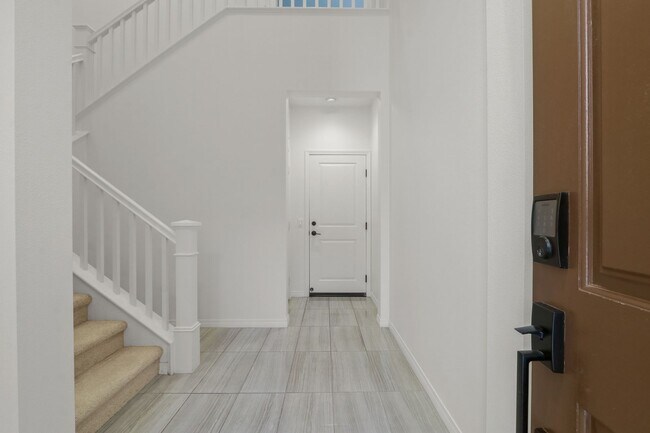 Foto del edificio - Desirable Eastwood Village Home