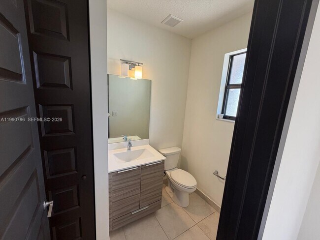 Foto del edificio - 9143 NW 161st St