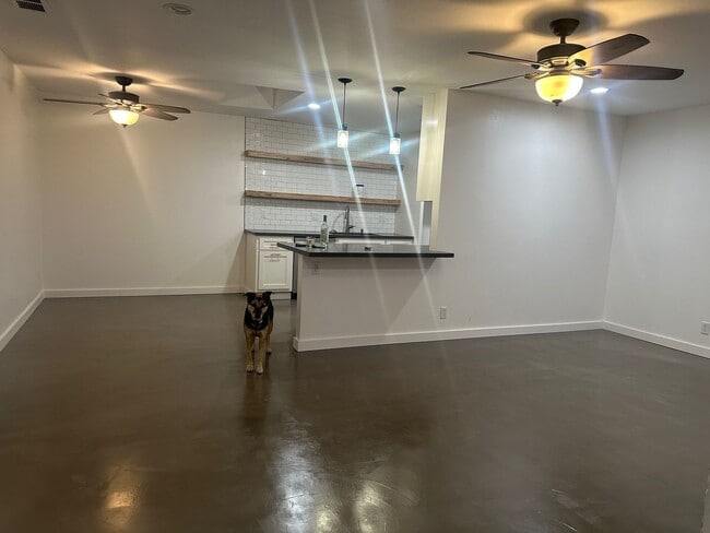 Building Photo - AMAZING INTERIOR 4 BEDROOM / 2 BATHROOM REMODELED HOUSE