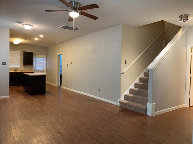 Foto del edificio - 17038 Wilthorne Gardens Ct