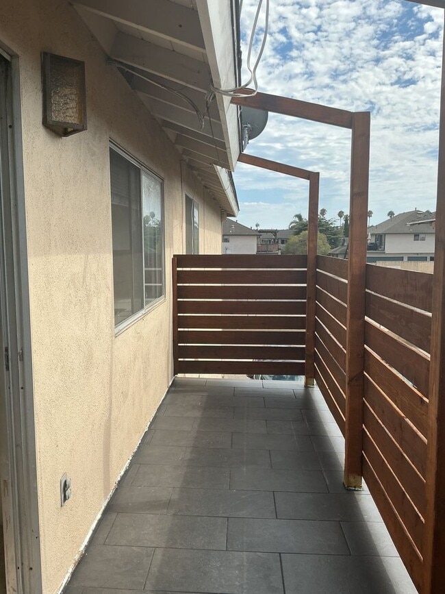 Foto del edificio - Spacious 1 bed / 1 bath Apartment with Garage