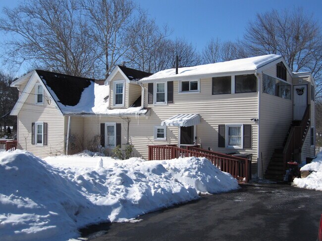 Building Photo - 6 Cart Path