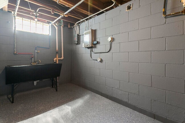 Foto del edificio - 4 Bedroom Single Family