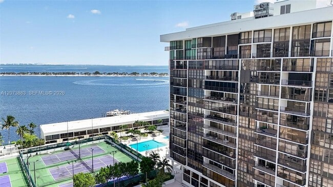 Foto del edificio - 1915 Brickell Ave