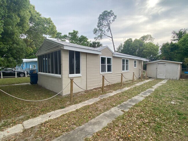 Building Photo - 1009 Bay Ave