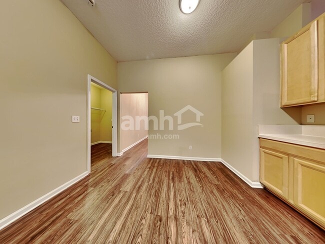 Foto del edificio - 9426 Staplehurst Dr